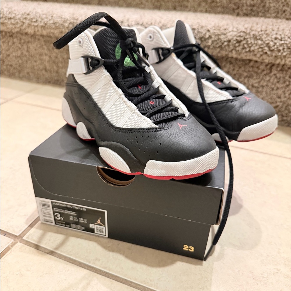 Jordan Kids GS Jumpman Two Trey Sneakers 3Y